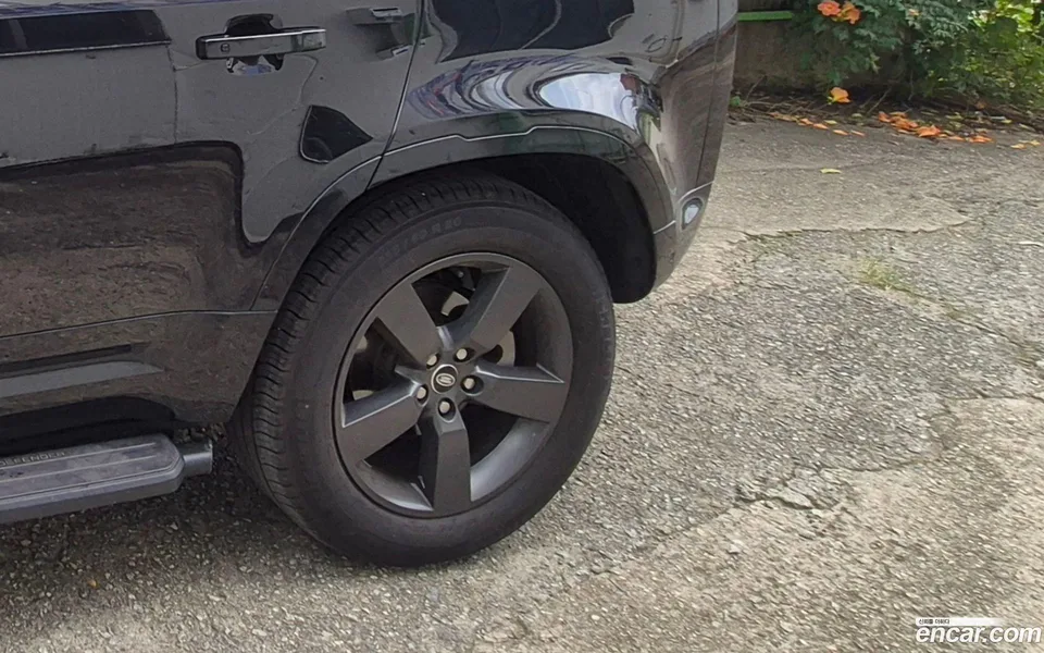 Land Rover Defender 110 P300 X- SE 2024 — thumbnail 2