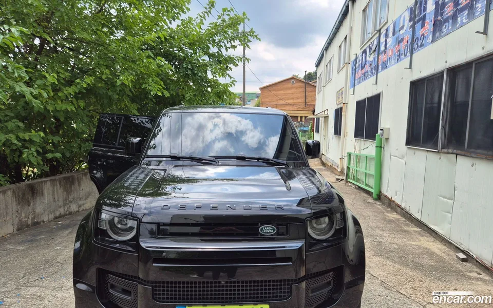 Land Rover Defender 110 P300 X- SE 2024 — thumbnail 3