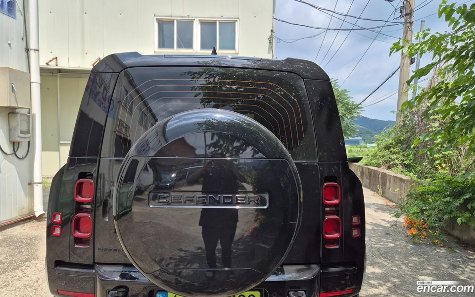 Land Rover Defender 110 P300 X- SE 2024 — thumbnail 4