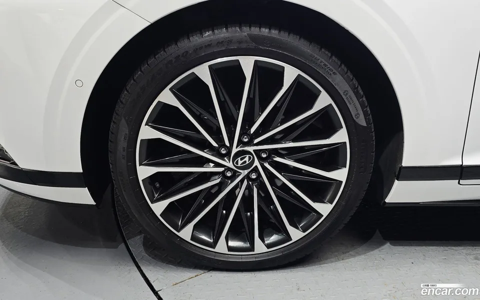Hyundai Grandeur Hybrid 2023 — thumbnail 2