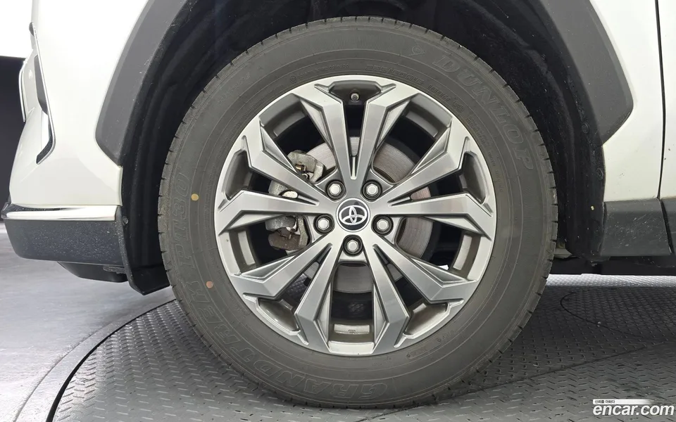 Toyota RAV4 2.5 2WD XLE 2024 — thumbnail 2