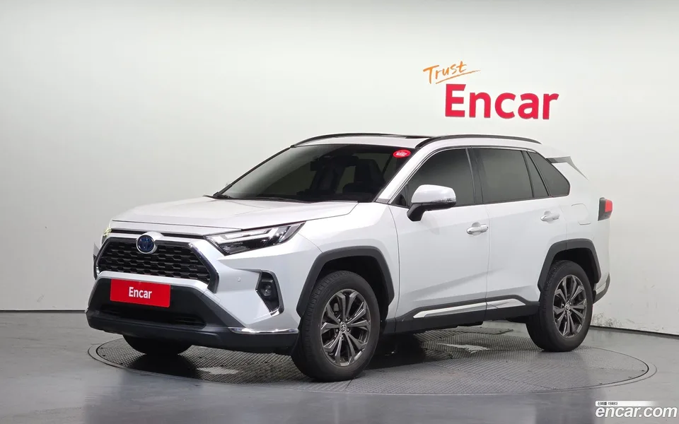 Toyota RAV4 2.5 2WD XLE 2024 — photo 1, buy with delivery to Moscow