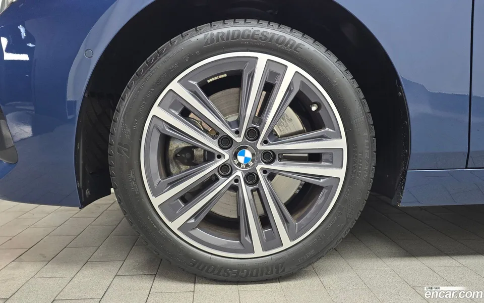 BMW 2 Series Gran Coupe 220i 2023 — thumbnail 2