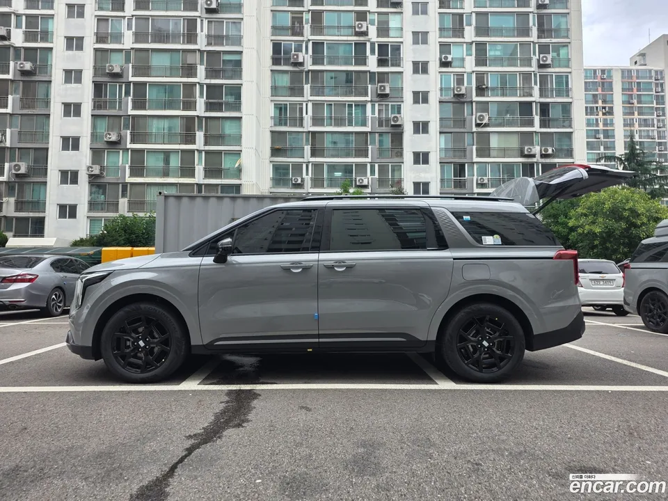 Kia Carnival HEV 9 X Line 2026 — thumbnail 3