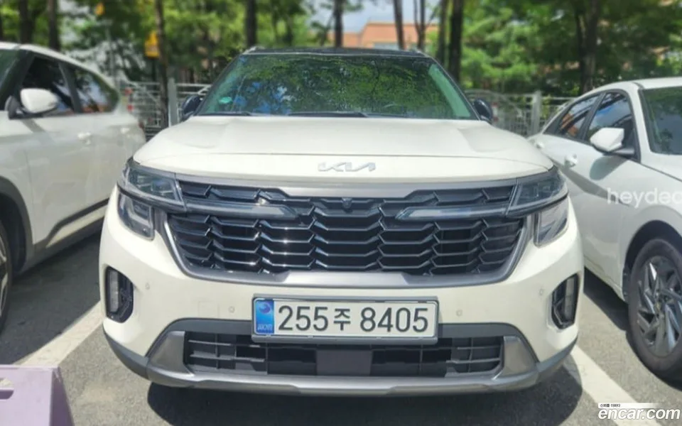 Kia Seltos 2.0 4WD 2022 — photo 1, buy with delivery to Moscow