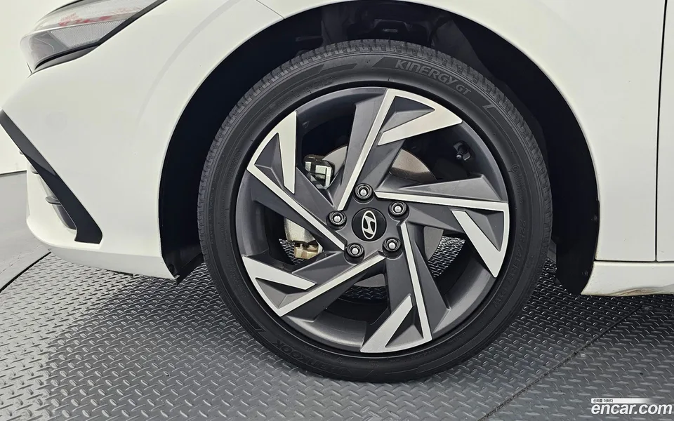 Hyundai Avante CN7 Hybrid 2024 — thumbnail 2