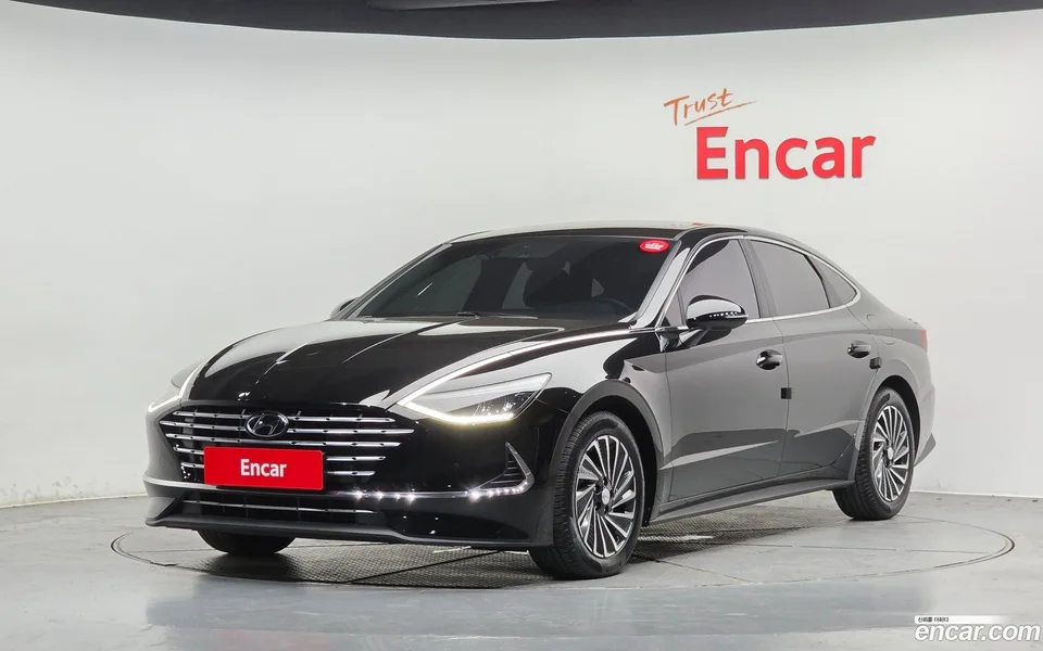Hyundai Sonata Hybrid 2022 — photo 1, buy with delivery to Moscow