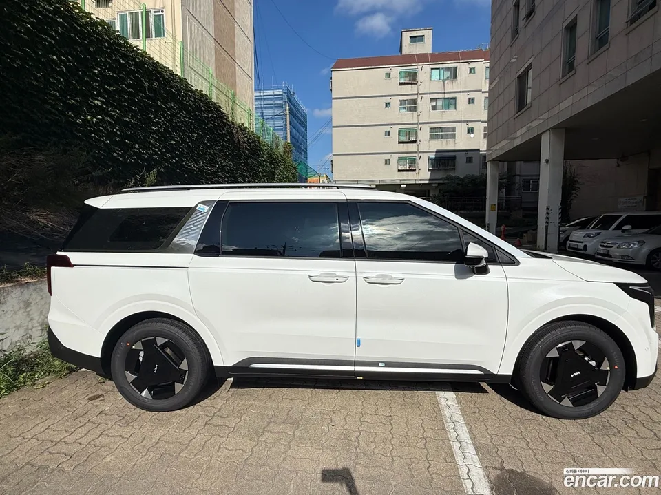 Kia Carnival HEV 9 2026 — thumbnail 3