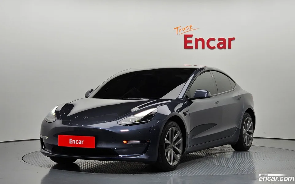 Tesla Model 3 AWD 2022 — photo 1, buy with delivery to Moscow