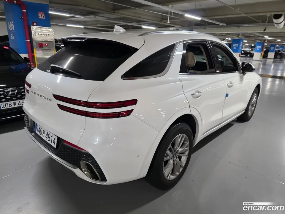 Genesis GV70 2.5T 2WD 2023 — thumbnail 4