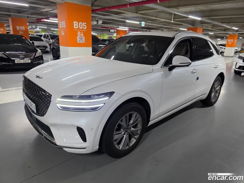Genesis GV70 2.5T 2WD 2023 — photo 1, buy with delivery to Moscow
