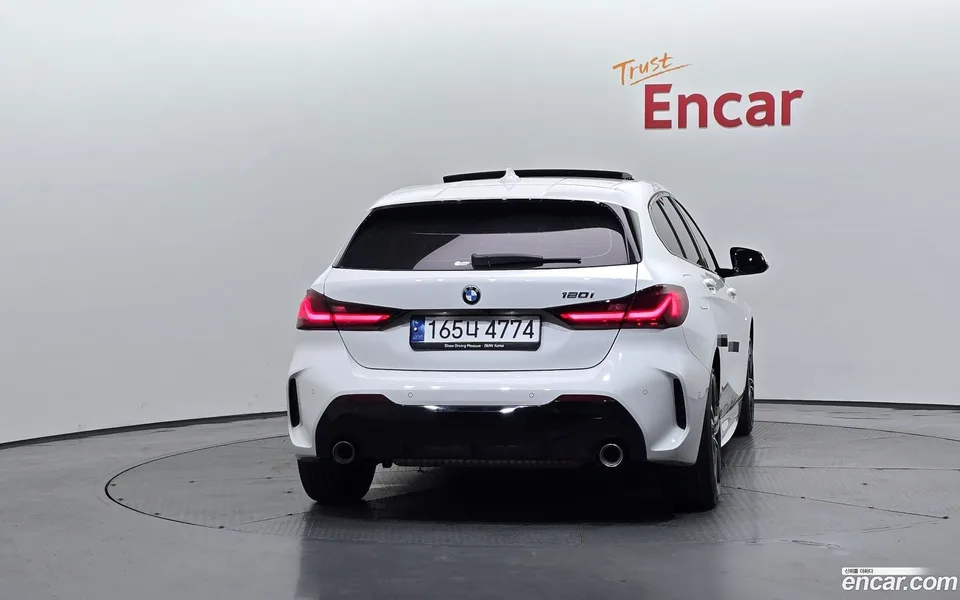 BMW 1 Series 120i M 2022 — thumbnail 4