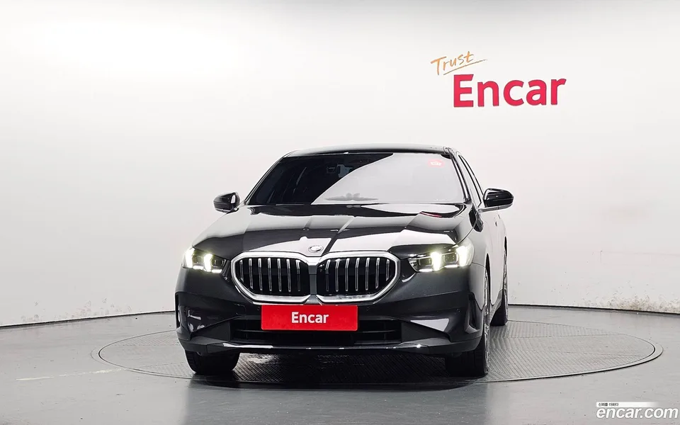 BMW 5 Series 530i xDrive 2025 — thumbnail 3
