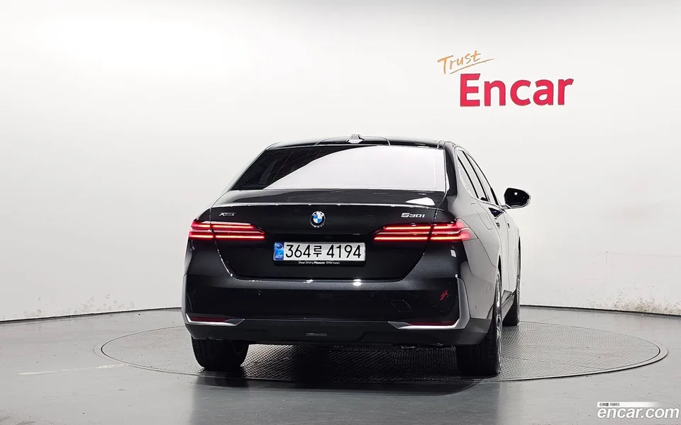 BMW 5 Series 530i xDrive 2025 — thumbnail 4