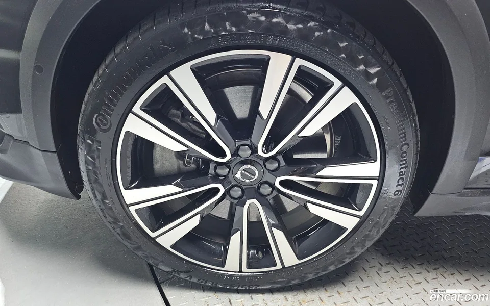 Volvo V60 Cross Country B5 AWD 2025 — thumbnail 2