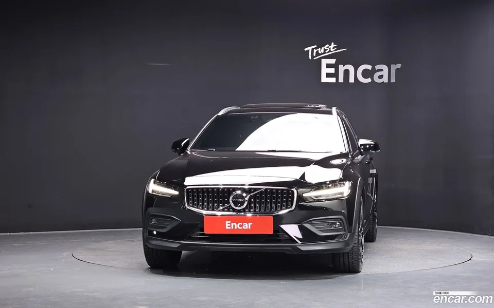 Volvo V60 Cross Country B5 AWD 2025 — thumbnail 3