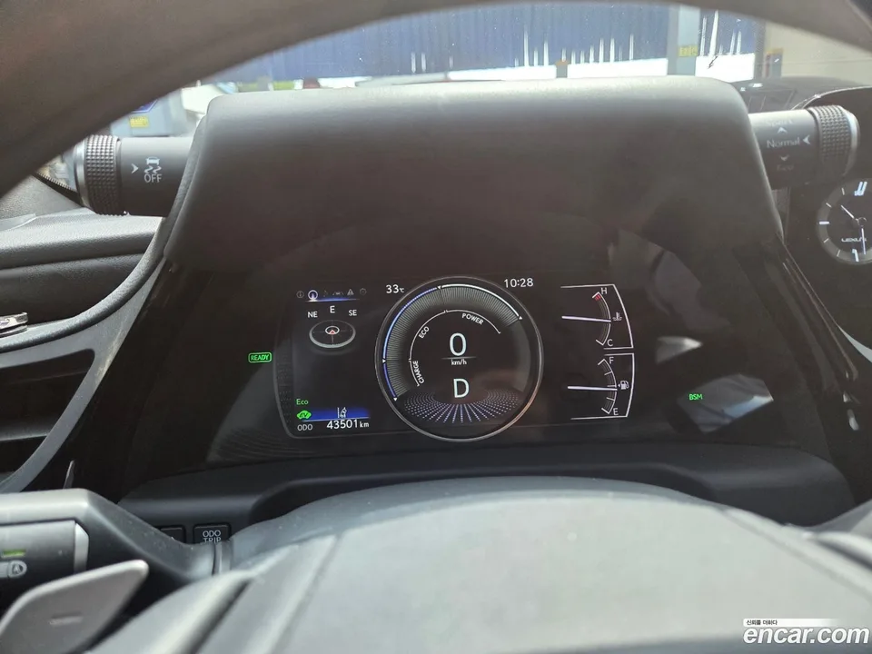 Lexus ES 300h 2023 — thumbnail 5