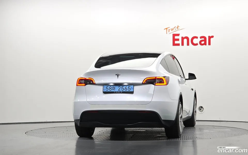 Tesla Model Y RWD 2023 — thumbnail 4