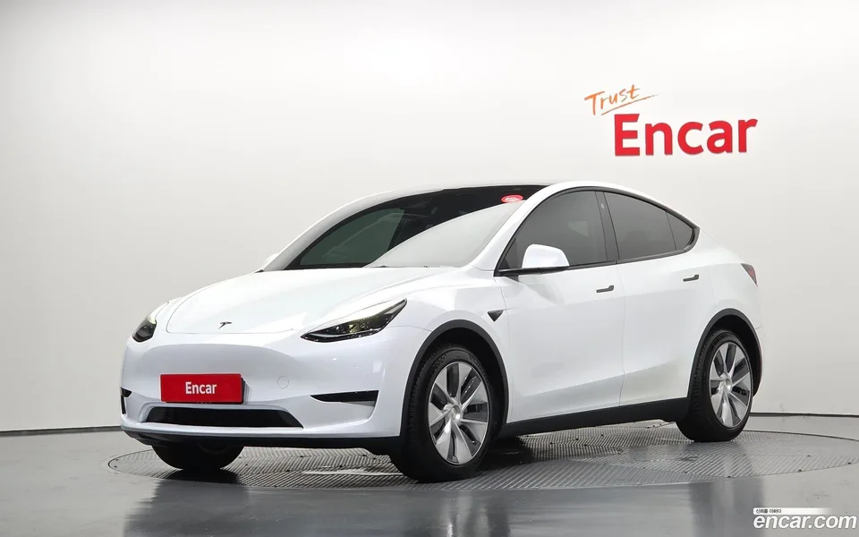 Tesla Model Y RWD 2023 — photo 1, buy with delivery to Moscow