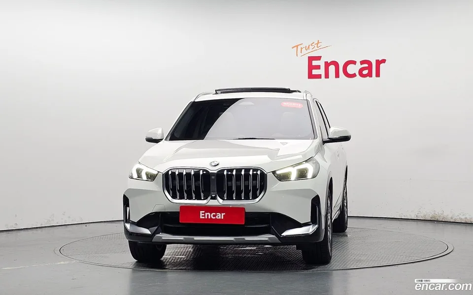 BMW X1 xDrive 20i xLine 2025 — thumbnail 3