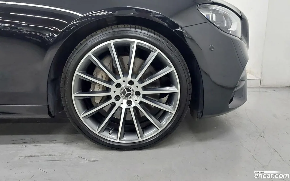Mercedes-Benz E-Class E350 4MATIC AMG Line 2022 — thumbnail 2