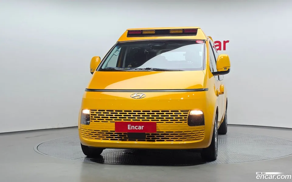 Hyundai Staria L3.5 2023 — thumbnail 3