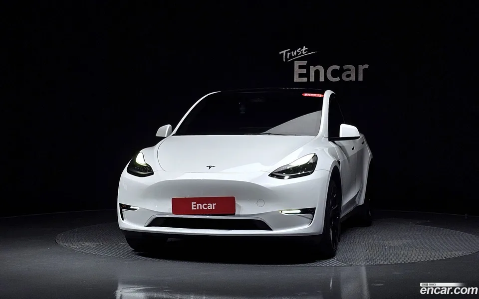Tesla Model Y AWD 2023 — thumbnail 3