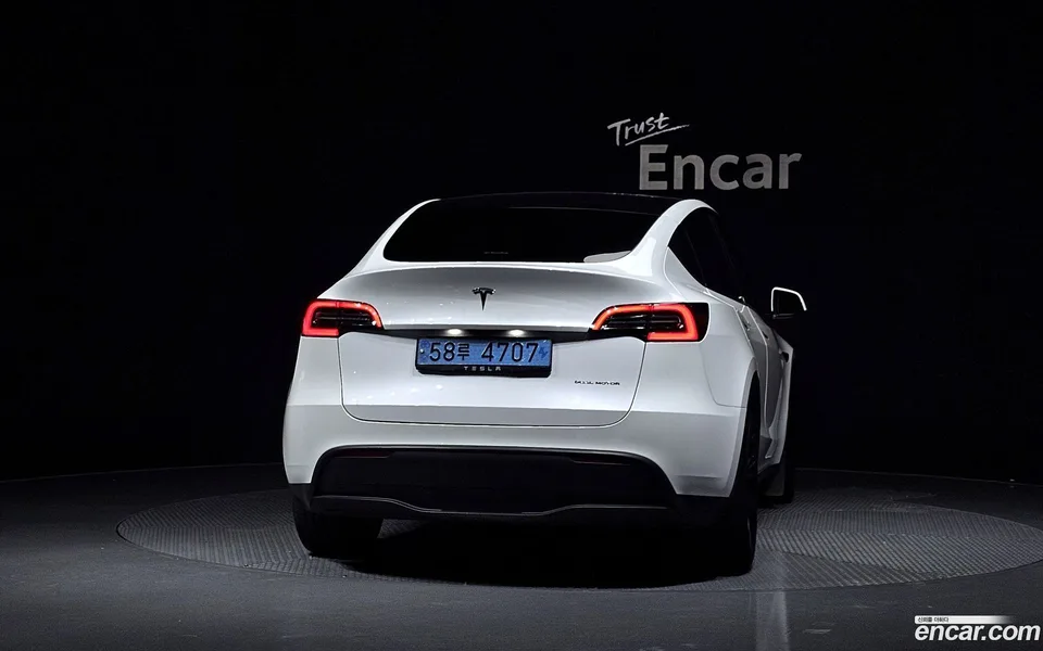 Tesla Model Y AWD 2023 — thumbnail 4