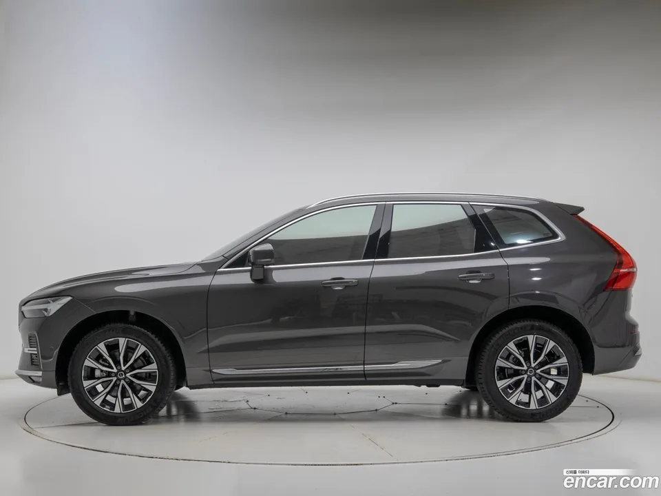 Volvo XC60 B5 2023 — thumbnail 4