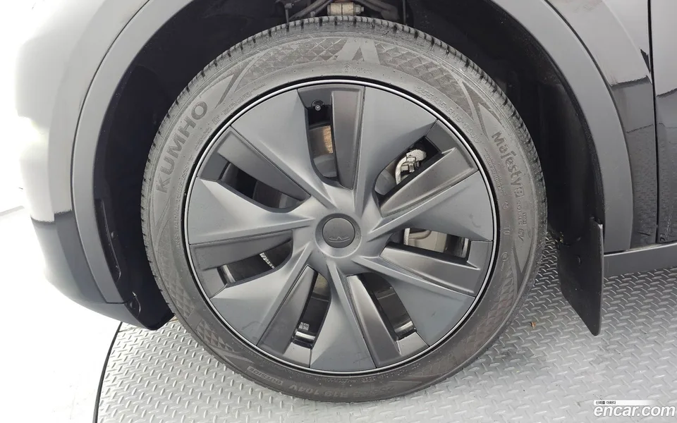 Tesla Model Y RWD 2024 — thumbnail 5
