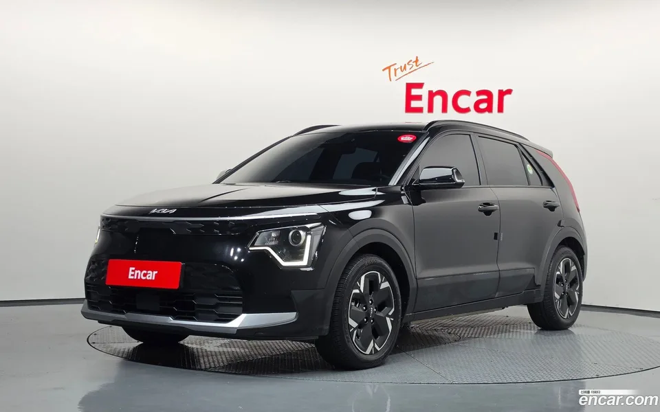Kia Niro EV 2023 — photo 1, buy with delivery to Moscow