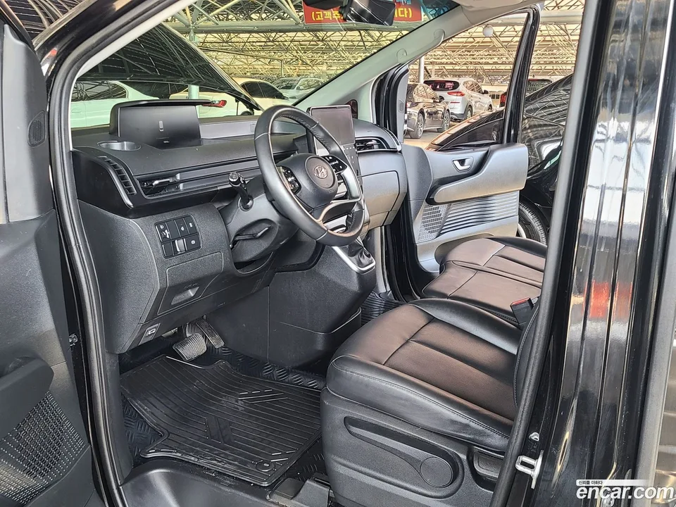Hyundai Staria L3.5 3 2023 — thumbnail 2