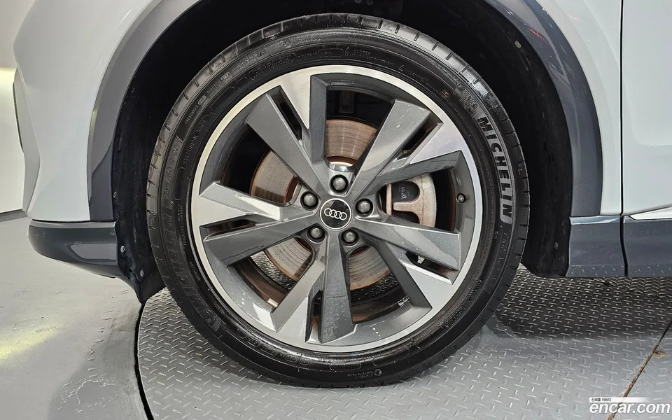 Audi Q4 e-tron 40 2023 — миниатюра 2