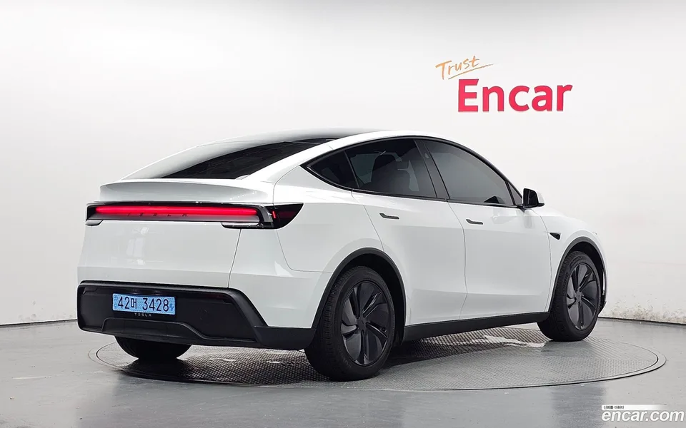 Tesla Model Y RWD 2025 — thumbnail 3