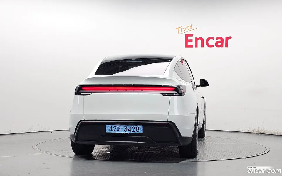 Tesla Model Y RWD 2025 — thumbnail 4