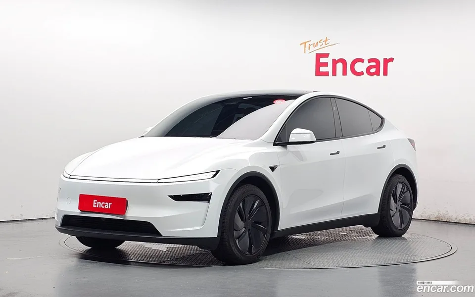 Tesla Model Y RWD 2025 — photo 1, buy with delivery to Moscow