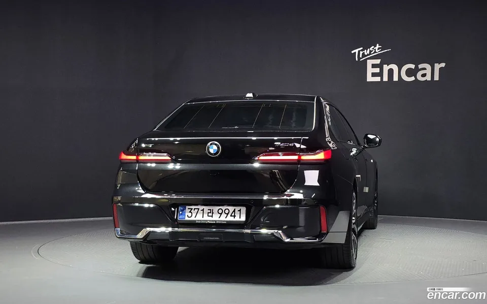 BMW 7 Series 740d xDrive M 2024 — thumbnail 4
