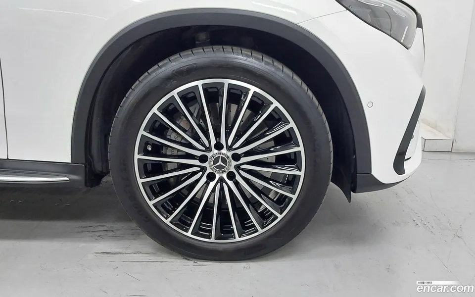 Mercedes-Benz GLC-Class GLC300 4MATIC AMG Line 2024 — thumbnail 2