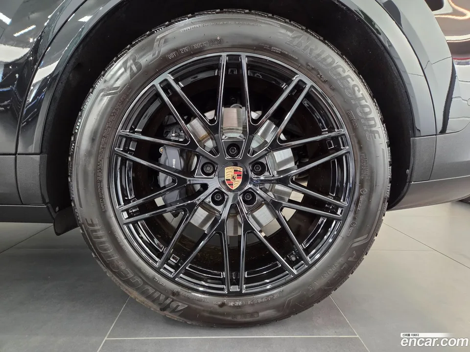 Porsche Cayenne 3.0 E- 2024 — thumbnail 5