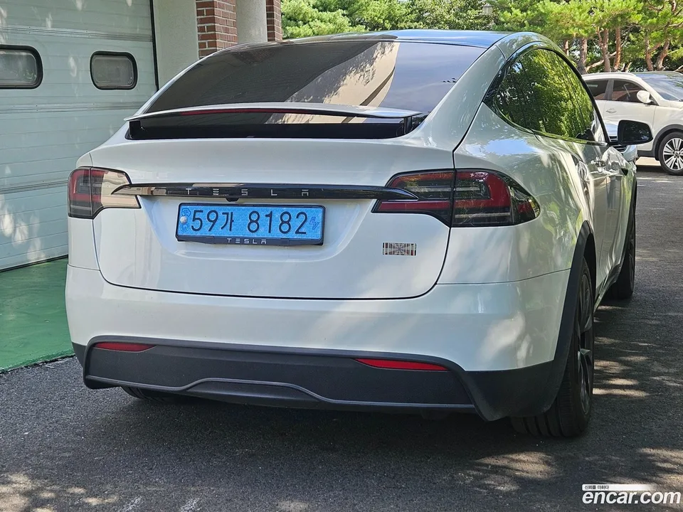 Tesla Model X AWD 2023 — thumbnail 2