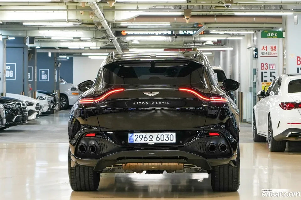 Aston Martin DBX 4.0 V8 707 2024 — thumbnail 3