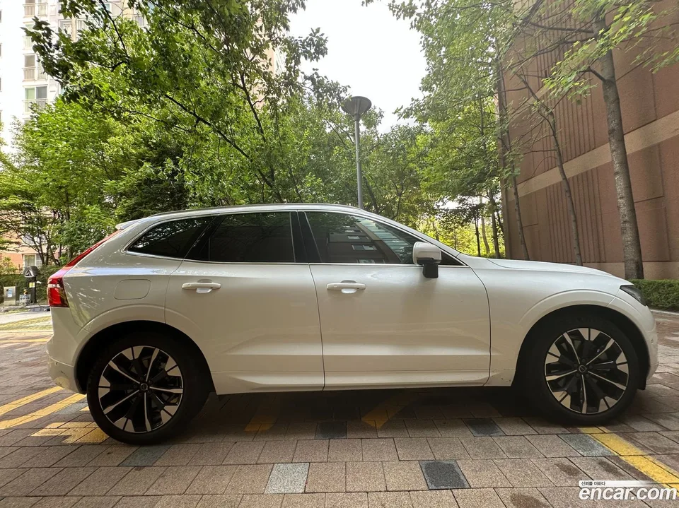 Volvo XC60 B5 2025 — thumbnail 3