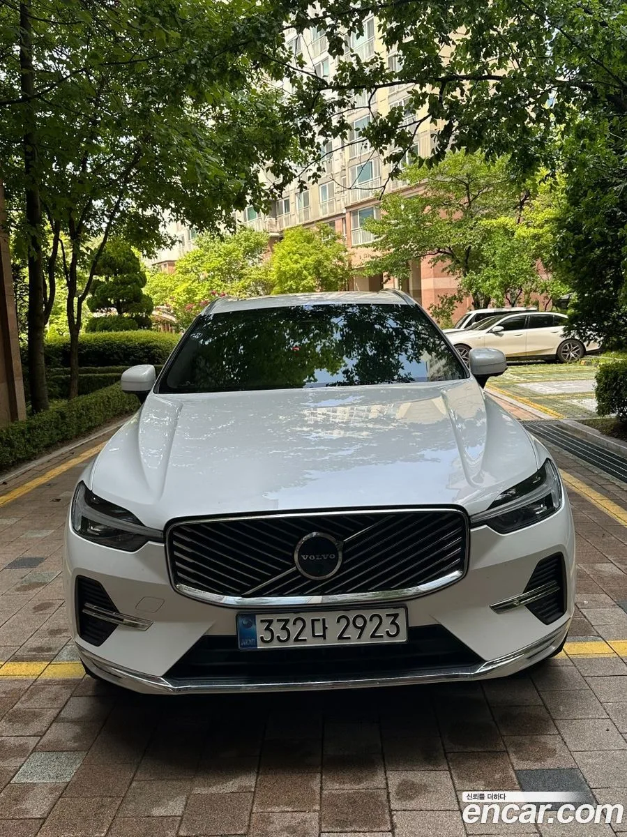 Volvo XC60 B5 2025 — photo 1, buy with delivery to Moscow