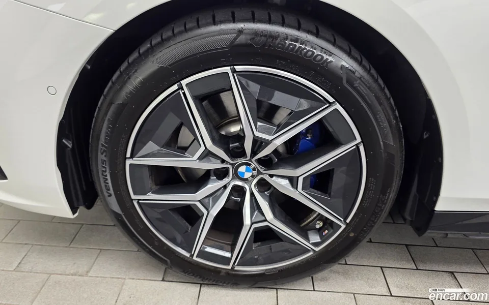 BMW 5 Series 520i M 2025 — thumbnail 2