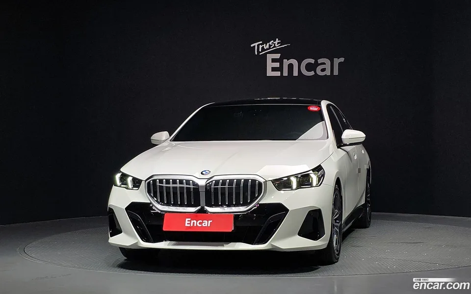 BMW 5 Series 520i M 2025 — thumbnail 3