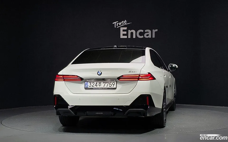 BMW 5 Series 520i M 2025 — thumbnail 4