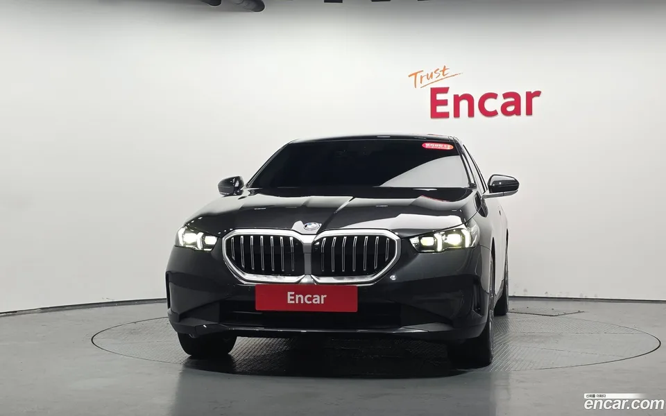BMW 5 Series 530i xDrive 2025 — thumbnail 3