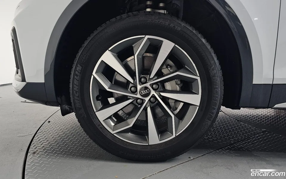 Audi Q5 45 TFSI 2024 — thumbnail 2