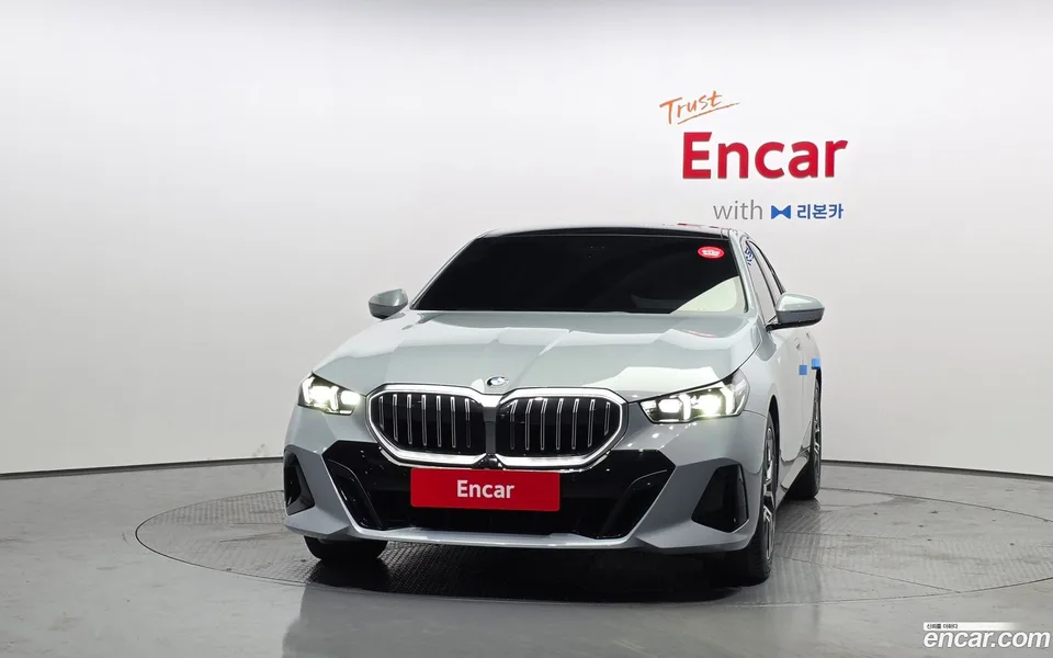 BMW 5 Series 520i M 2025 — thumbnail 3