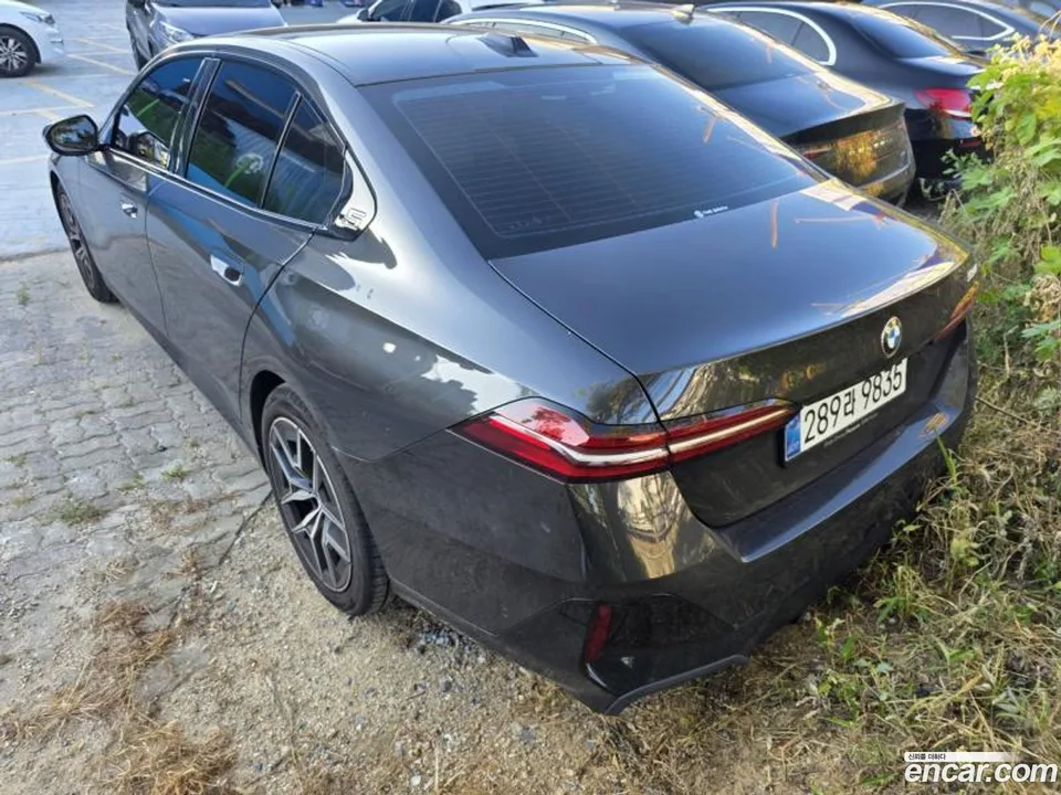 BMW 5 Series 520i M 2026 — thumbnail 2